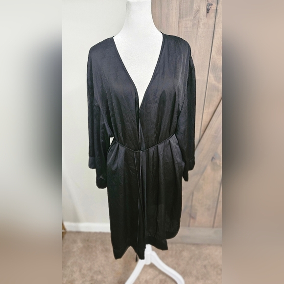 H&M Black Satin Robe With Tie. Size M/L - Picture 4 of 9